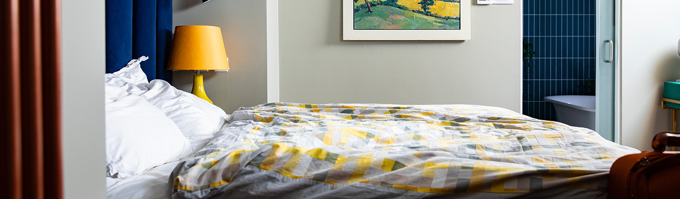 Hoe maak ik een matras schoon na een bedplas? 